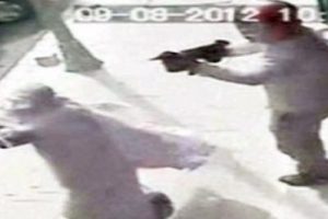 Pendik'te otomatik silahlı soyguncular kamerada