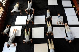 Şınav &ccedil;ekip namaz kılarak 'sema' &ouml;ğreniyorlar