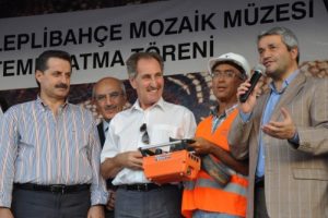 T&uuml;rkiye'yi ayağa kaldırmaya &ccedil;alışıyoruz