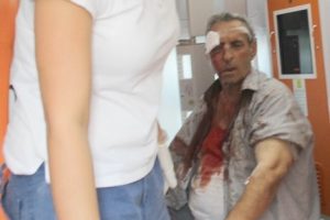 Taksiciden m&uuml;şteriye "para &uuml;st&uuml;" dayağı
