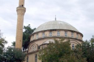 Camiye yıldırım d&uuml;şt&uuml;: 10 &ouml;l&uuml;, 20 yaralı