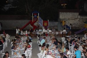 Tarihi kumyaka k&ouml;y&uuml;nde iftar