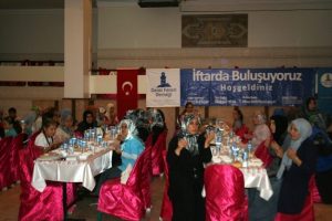 Deniz feneri ailesi iftarda buluştu