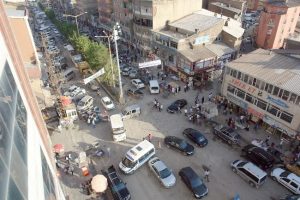 Deprem Hakkari'yi sokağa d&ouml;kt&uuml;
