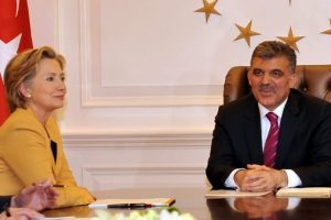 G&uuml;l, Clinton'ı kabul etti