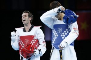 Son olimpiyat şampiyonunu yendi