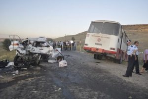 Polis &ccedil;alan telefona bakamadı