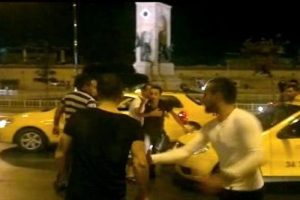 Taksim Meydanı'nda tekme tokat kavga
