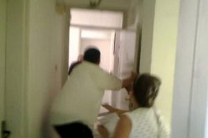Bu kez doktor hastayı d&ouml;vd&uuml;