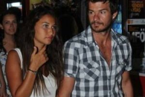 Survivor &uuml;nl&uuml;leri &Ccedil;eşme'de balayı tazeledi