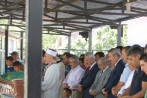 Polis kurşunuyla &ouml;len gen&ccedil; son yolculuğuna uğurlandı