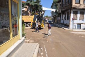 Mudanya'da sel sonrası temizlik
