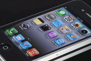 iPhone 4 ve 4S'lerin fiyatı d&uuml;ş&uuml;yor