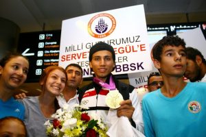 Olimpiyat kafilesi yurda d&ouml;nd&uuml;