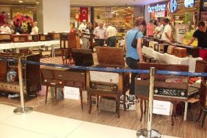 Nostaljik radyolar sergilendi