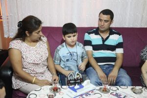 G&ouml;z&uuml;yle g&ouml;remedi, y&uuml;reğiyle hissetti