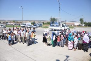 "&Ouml;l&uuml;m kavşağı"nda yol kapattılar