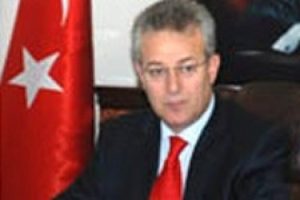 Vali'den Ayg&uuml;n'e Facebook eleştirisi