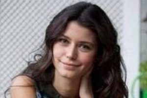 Beren Saat'i de hacklediler