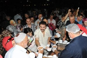 10 bin kişi aşure geleneğinde buluştu