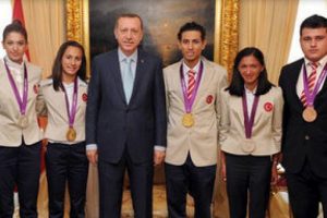 Başbakan sporcularımızı kabul etti