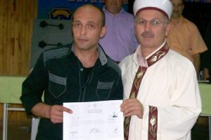 Kadir Gecesi'nde M&uuml;sl&uuml;man oldu