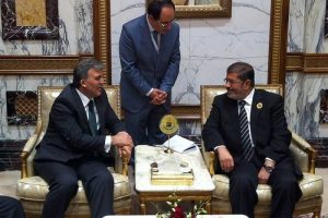 G&uuml;l, Ahmedinejad ile buluştu