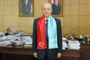 Bah&ccedil;eli'den vize engeline bayraklı mesaj