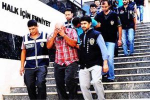 Sen misin Savcının evini soyan!