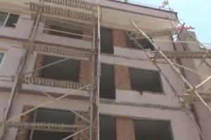 Kamp&uuml;s inşaatında iskele &ccedil;&ouml;kt&uuml;: 6 yaralı