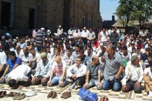 Son Cuma'da Ulucami doldu taştı