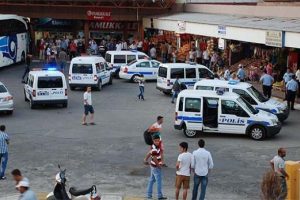 Sivil polis &ccedil;ay i&ccedil;ti otogar esnafı birbirine girdi