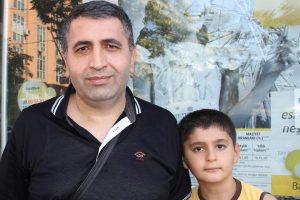 Kendi oğluna benzeten anne, zekatını Arakan'a g&ouml;nderdi