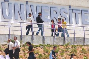&Uuml;niversitede ilan asmanın cezası hafifletildi