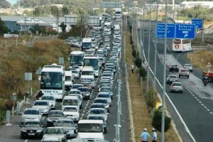 K&ouml;pr&uuml;den ka&ccedil;arken trafik &ccedil;ilesine yakalandılar