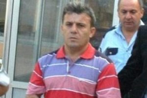 Og&uuml;n Samast'ın amcasının oğlu cami &ccedil;ıkışında adam vurdu