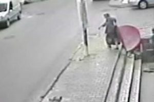 &Ccedil;anak hırsızları kamerada