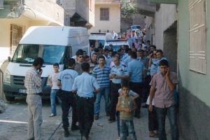 Akrabalar bayramda birbirine girdi: 3 yaralı