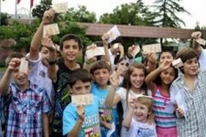 Cumhurbaşkanı'ndan &ccedil;ocuklara bayram har&ccedil;lığı