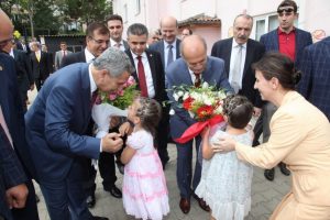 Arın&ccedil;'tan huzurevine bayram ziyareti