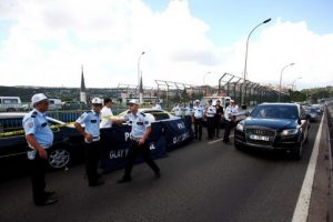 Hali&ccedil; K&ouml;pr&uuml;s&uuml;'nde ''yol verme'' kavgası