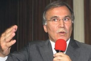 Mehmet Ali Şahin'den İstiklal Marşı eleştirisi