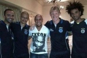 Roberto Carlos'tan F.Bah&ccedil;e'ye s&uuml;rpriz ziyaret