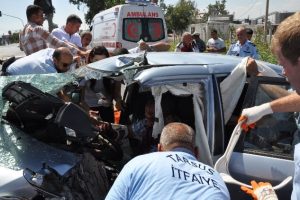 Tarsus'ta trafik kazaları: 1 &ouml;l&uuml;, 1 yaralı