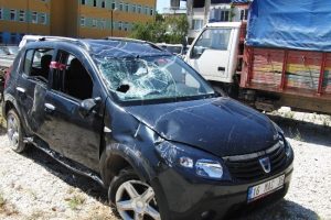 Kiralık ara&ccedil;la u&ccedil;uruma yuvarlanan s&uuml;r&uuml;c&uuml;, hayatını kaybetti
