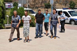 Alanya'da silahlı bı&ccedil;aklı kavga