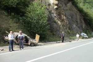 Artvin'de trafik kazası 1 &ouml;l&uuml;, 4 yaralı
