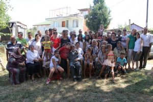 100. yaşını 69 kişilik ailesiyle kutladı