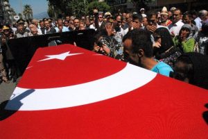 İskenderun şehidini alkışlarla uğurladı