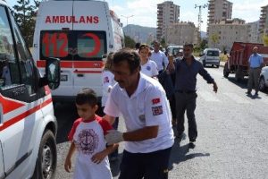 Cenaze taşıyan minib&uuml;s kaza yaptı: 4 yaralı